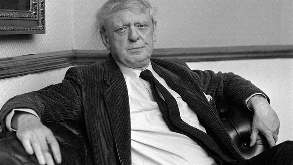 A Clockwork Orange author Anthony Burgess will be honoured with a blue plaque in Manchester