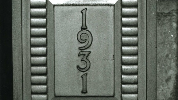 The lock of the missing gates