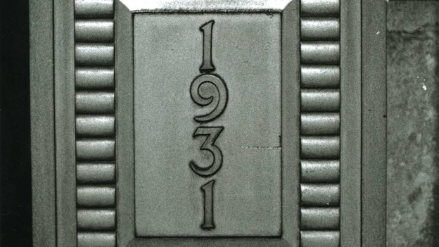 The lock of the missing gates