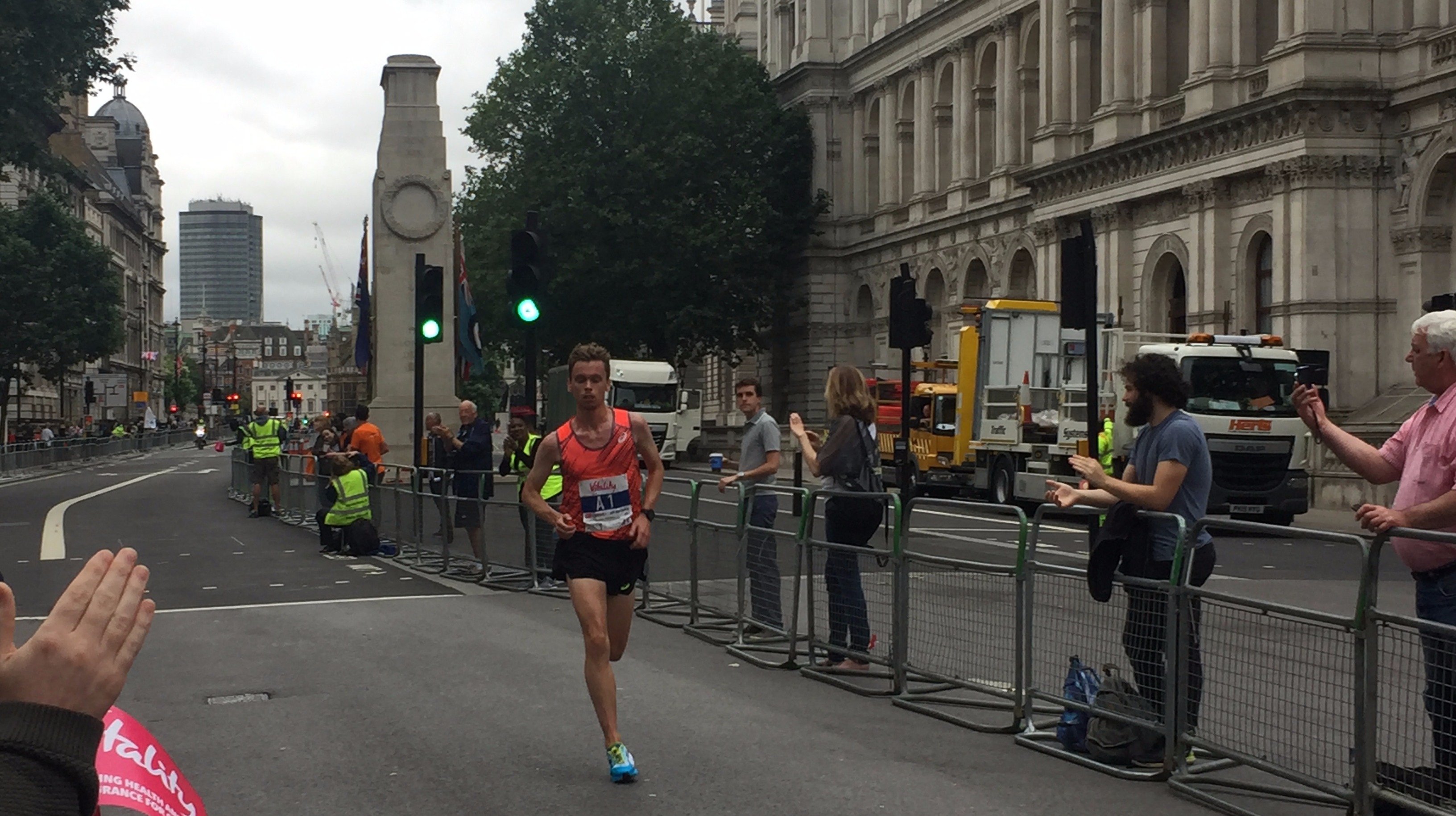 First finishers complete British 10K London Run - ITV News
