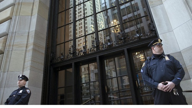 Police guard Federal Reserve Building