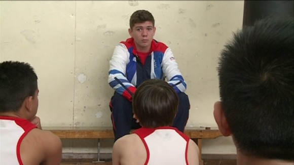 Luke Campbell talking to the young boxers