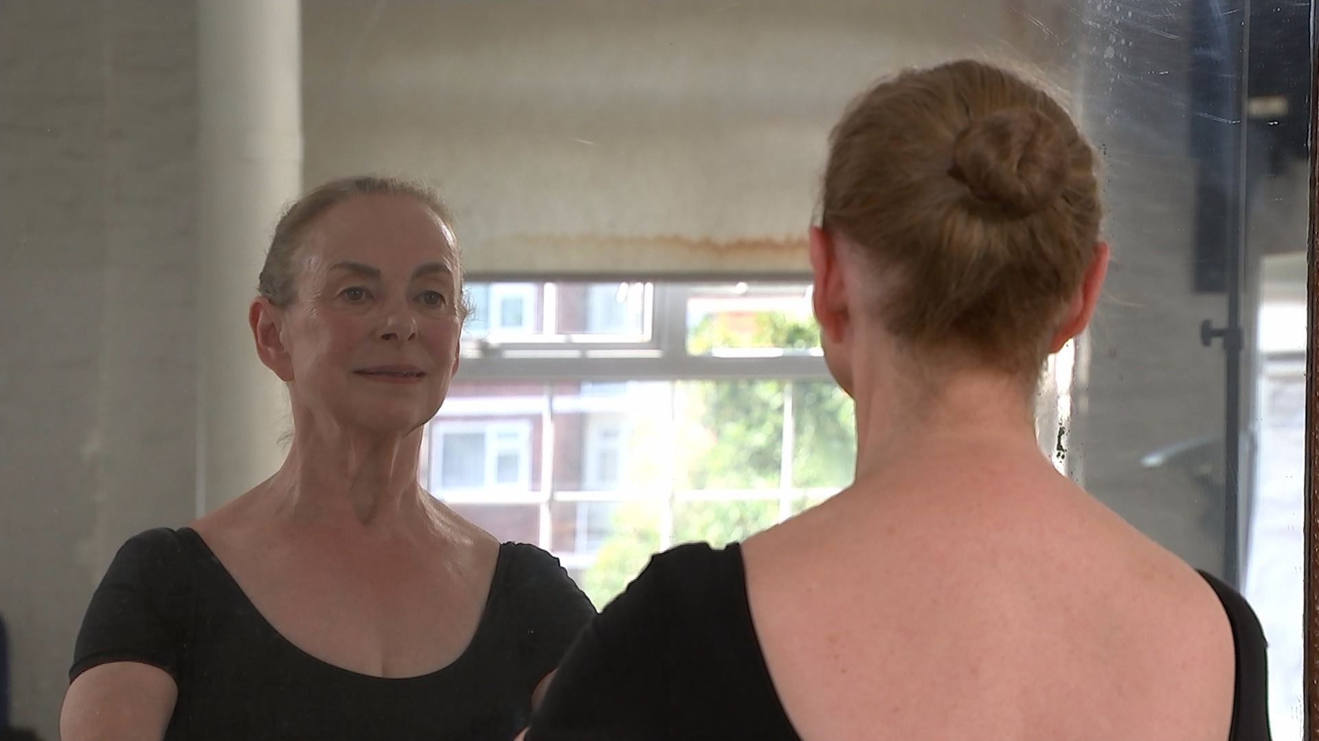 Record dancer: Woman, 71, is oldest to pass ballet exam - ITV News