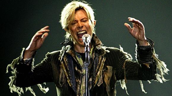 A plaque is to be unveiled in honour of David Bowie's aleter ego Ziggy Stardust