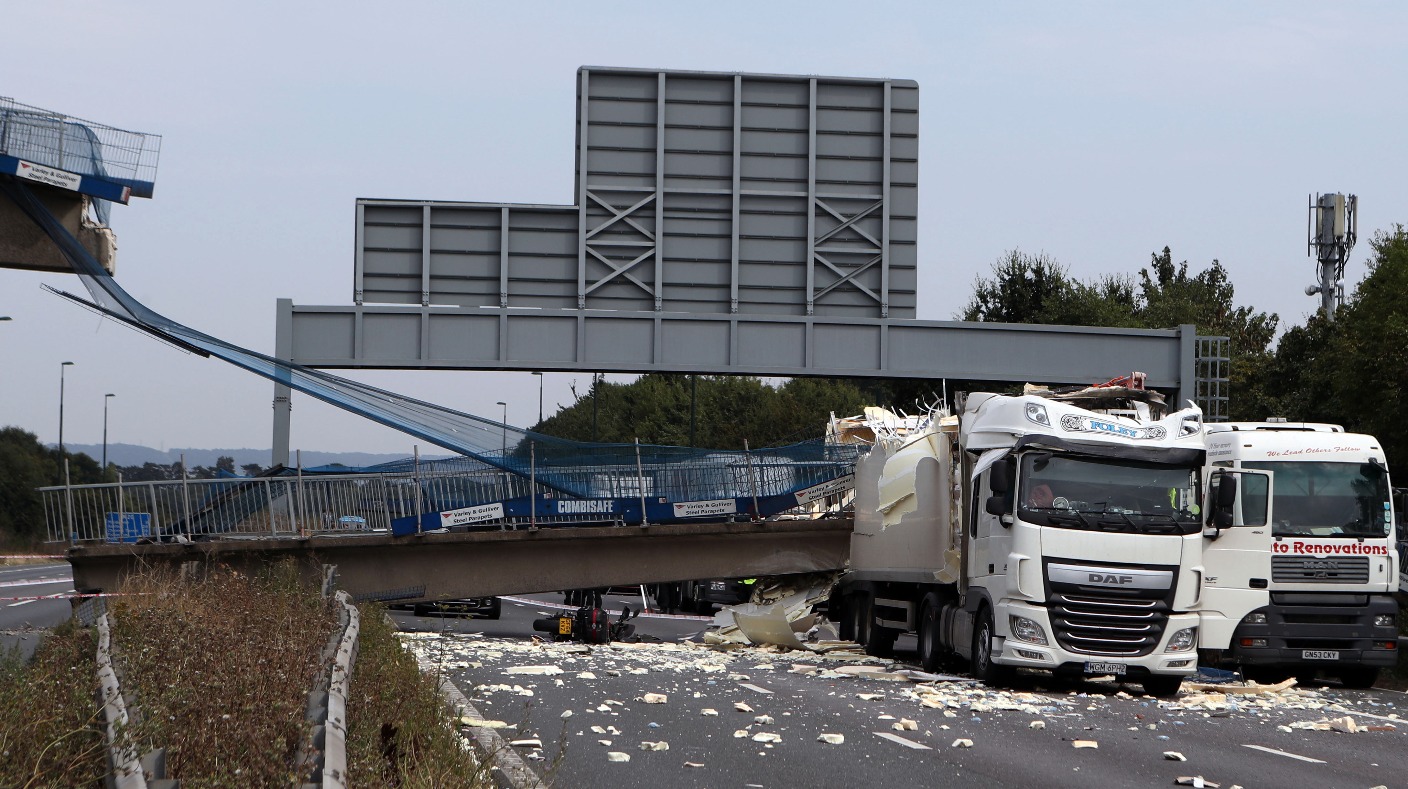 M20 reopening after footbridge collapse delayed - ITV News