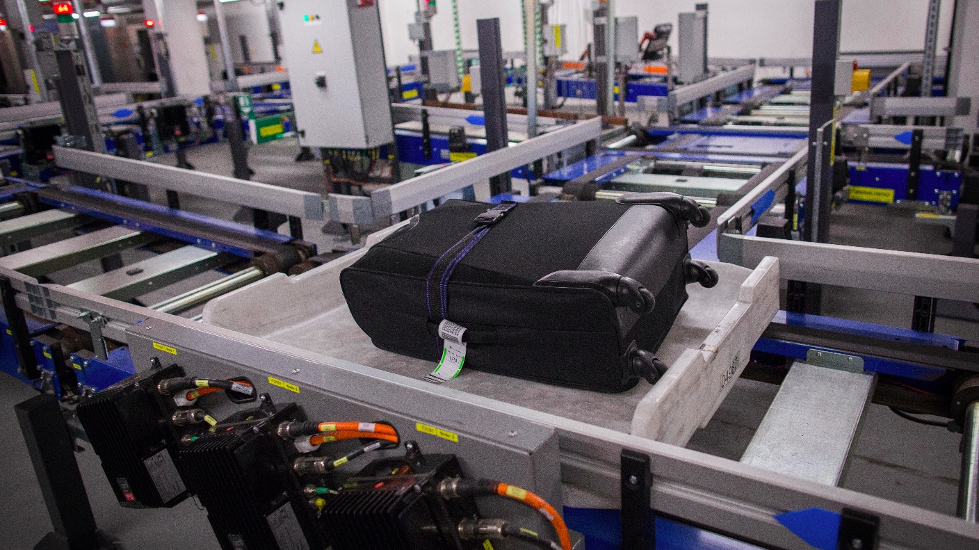 Passengers wait up to two hours to collect luggage at Birmingham Airport Central ITV News