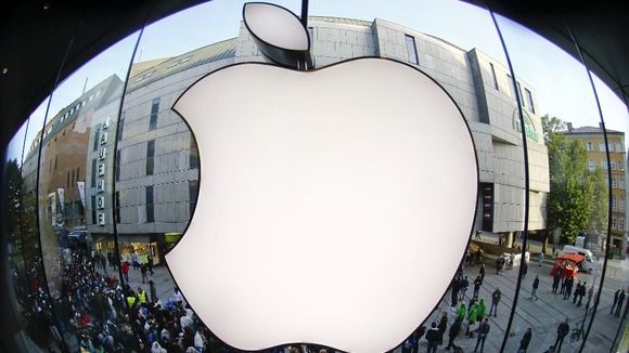 Customers outside an Apple store in Munich
