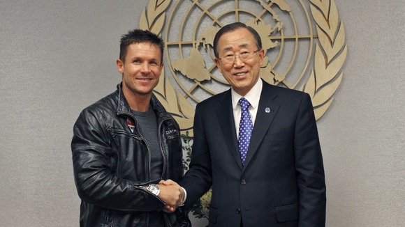 Baumgartner shakes hands with UN Secretary-General Ban Ki-Moon