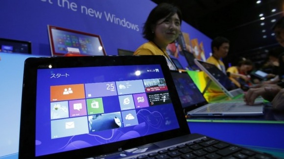 People try out Microsoft's Windows 8