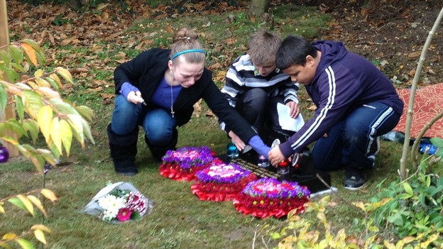 Memorial plaque is unveiled