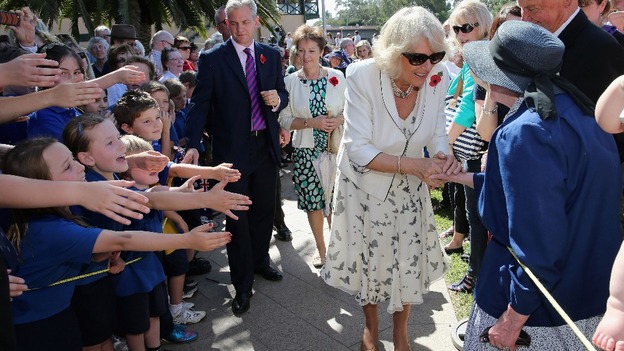 Adelaide school children try to get Camilla, Duchess of Cornwall's attention
