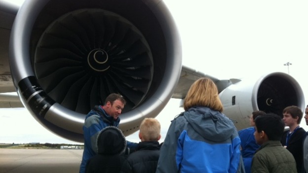 Schoolchildren being shown the Airbus A380