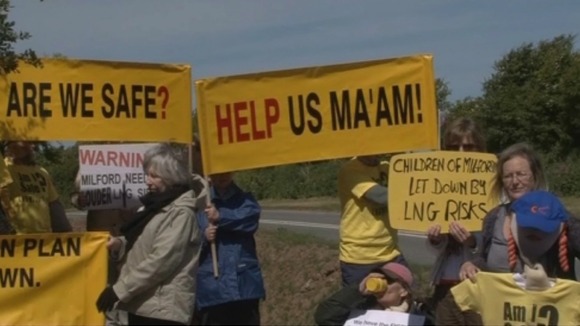 Protesters during royal opening of LNG terminal in 2009