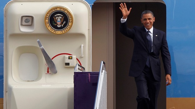 US President Barack Obama arrives at Don Muang international airport in Bangkok