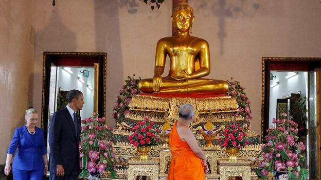 President Obama and Secretary of State Hillary Clinton visit Wat Pho Royal Monastery in Bangkok