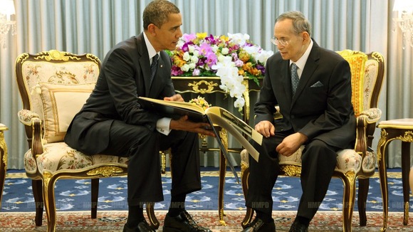 President Obama speaks with Thailand's King Bhumibol Adulyadej