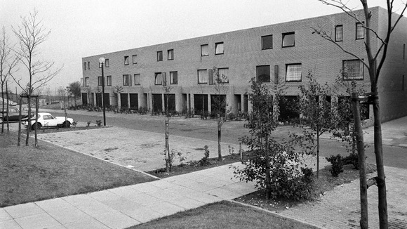 How the first housing estates looked in the newly developed Milton Keynes in 1980