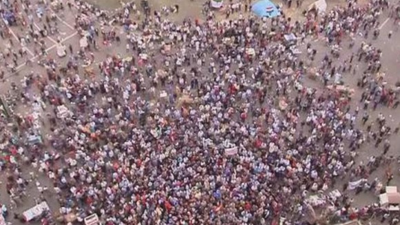 Crowds begin to gather across Tahrir Square