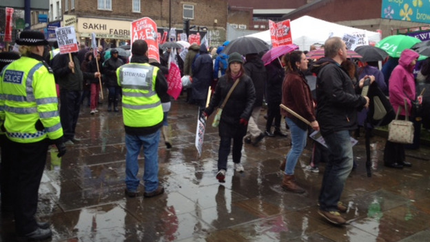 Hundreds gather to protest at closure of Lewisham A&E