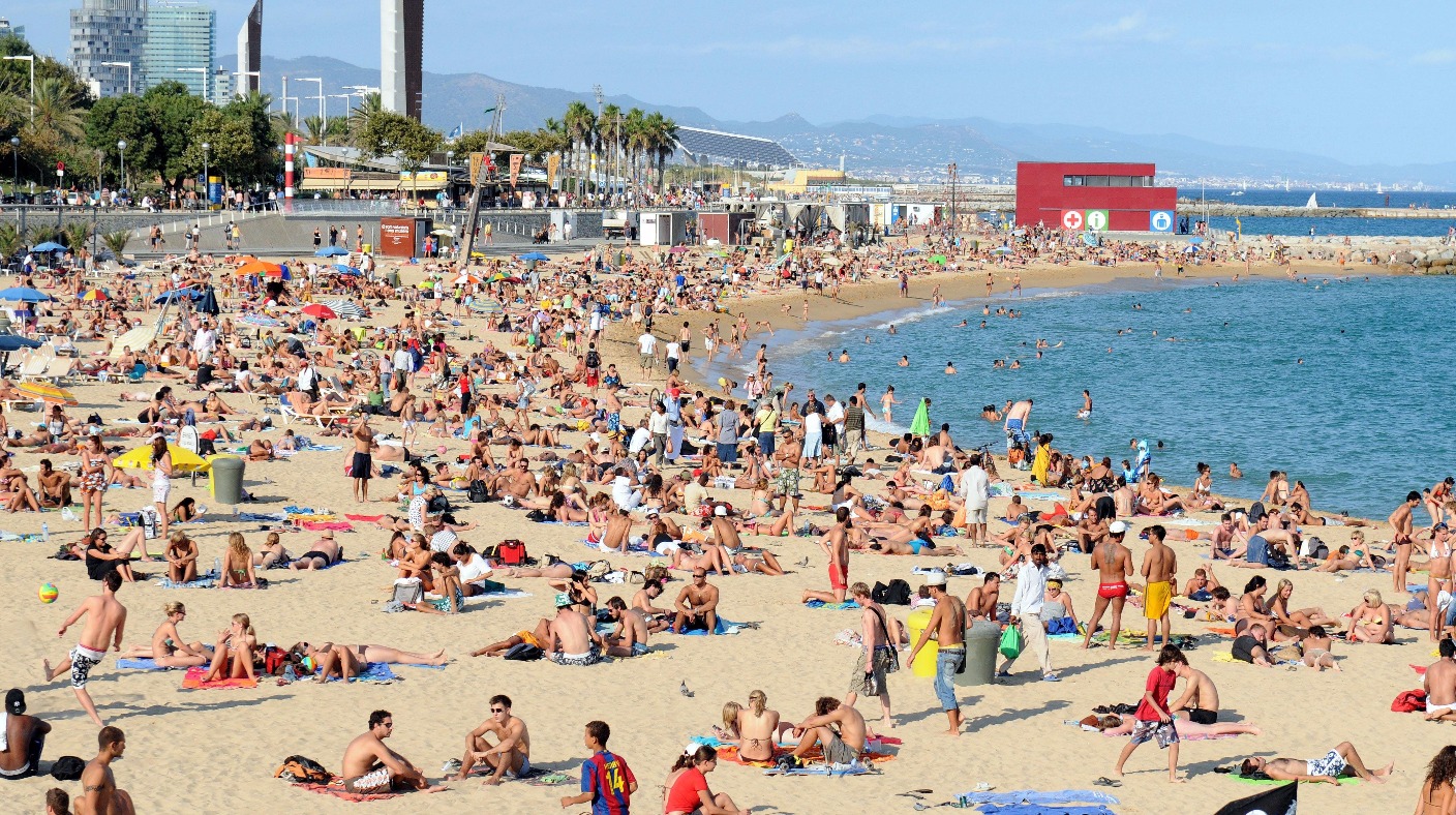 Forecasters predict UK could be as warm as Ibiza and Barcelona on ... - ITV News