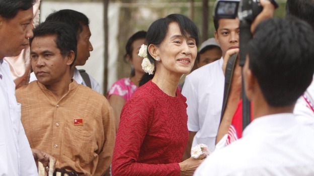 Burma's National League for Democracy party leader Aung San Suu Kyi heads towards a polling station at Wah Thin Kha