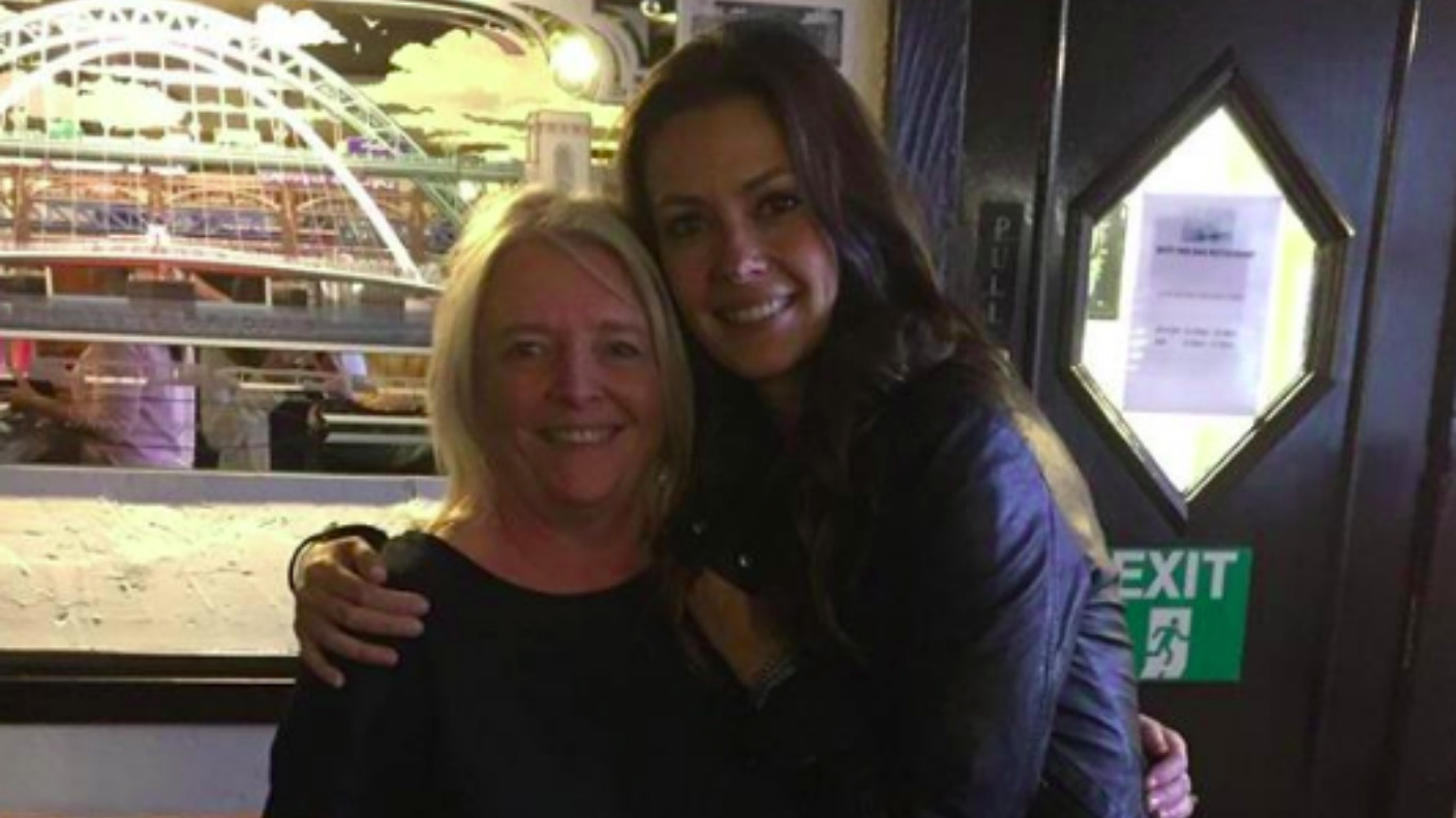 Hollywood stars pop into Gateshead pub - ITV News