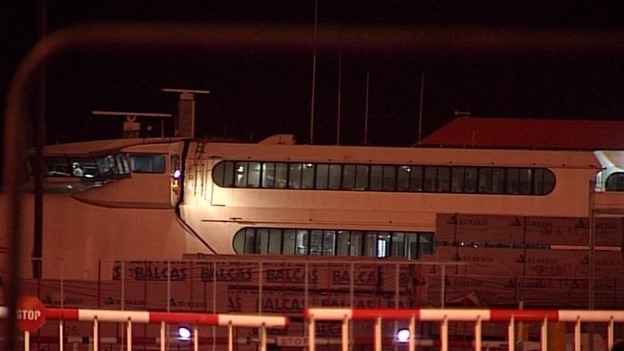 Condor Rapide Fast Ferry Ferry arrives in Poole
