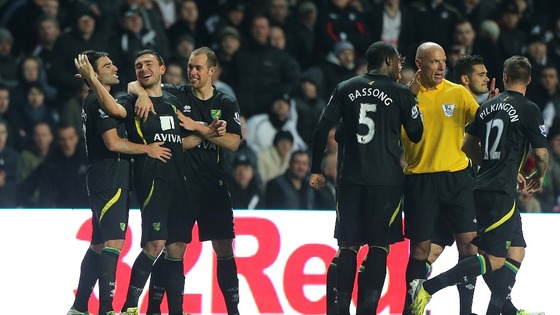 Sebastien Bassong complains to the referee