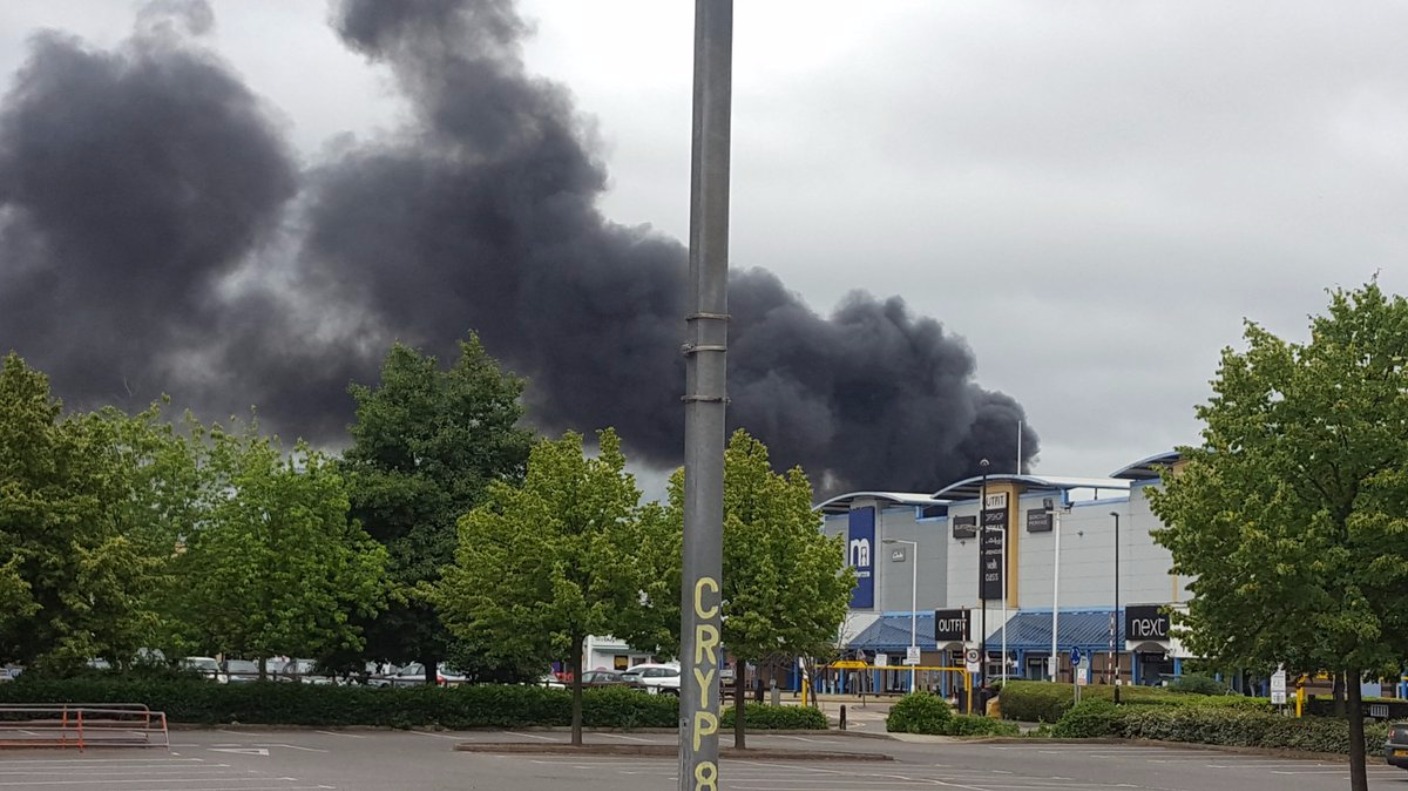 Huge fire in Croydon destroys cars London ITV News
