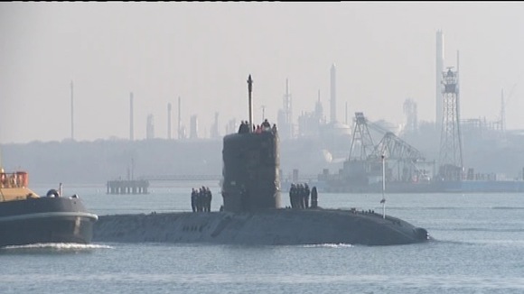 HMS Tireless approaches Southampton Port