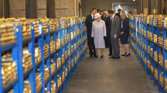 The Queen and Duke toured row upon row of the bars