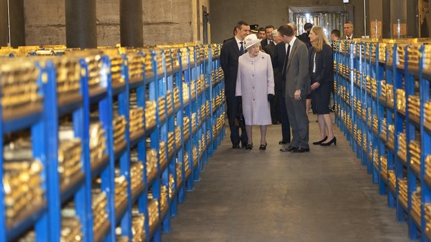 The Queen and Duke toured row upon row of the bars