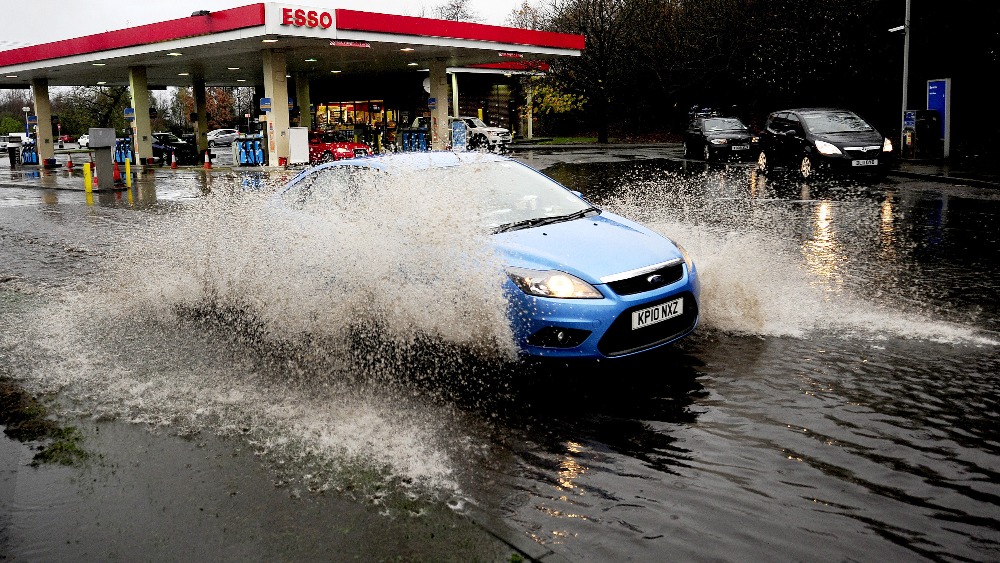 uk on flood alert ahead of heavy rain itv news uk on flood alert ahead of heavy rain itv news