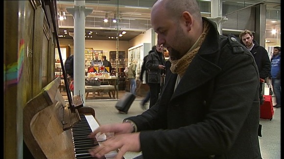 Samuel Rossini playing at London St Pancras station