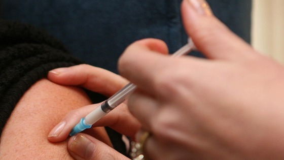 Patient being given a flu jab