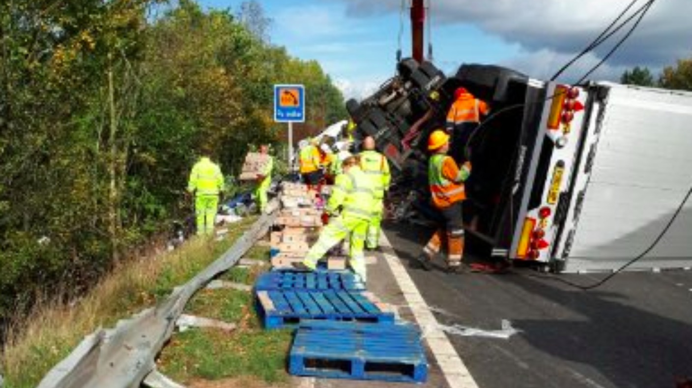 M5 delays all day after two lorries crash | Central - ITV News