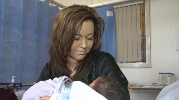 Sam Henderson gave birth to her baby at 21:33pm on 01/01/2013