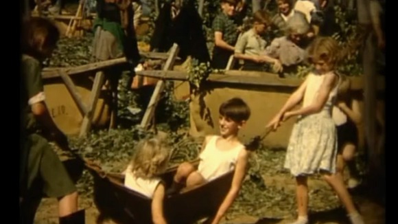 Children at play during the Hop picking