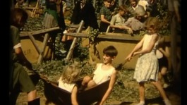 Children at play during the Hop picking
