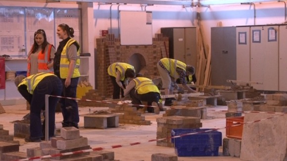 Course encouraging more women to work in construction