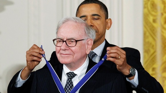 Investor and philanthropist Warren Buffet receives the Medal of Freedom from US President Obama at the White House in 2011