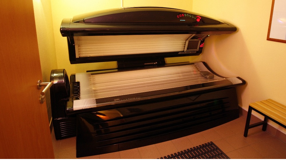 Research reveals nine out of ten sunbeds break safety rules ITV News