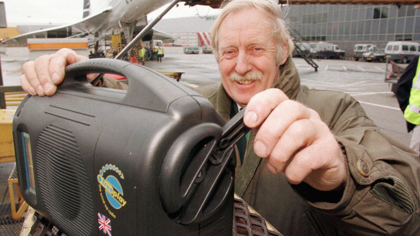 Inventor of windup radio Trevor Baylis dies aged 80 ITV News