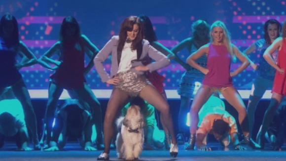 Ashleigh and Pudsey do Gangnam Style