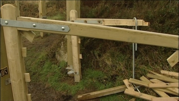Gate in pieces