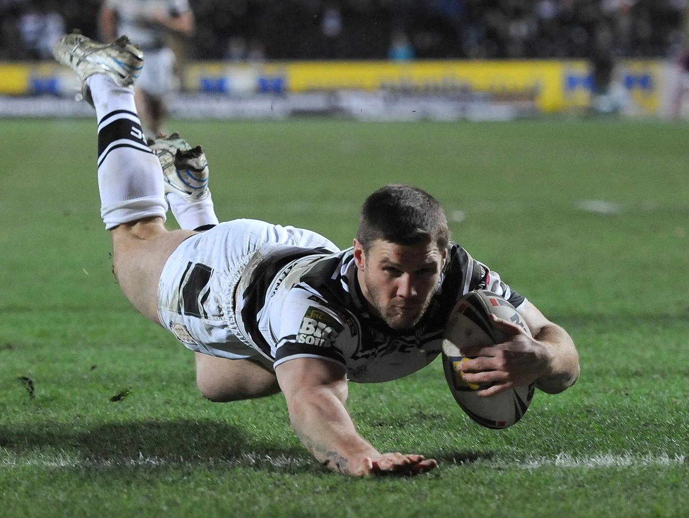 Kirk Yeaman comes out of retirement at Hull Calendar ITV News