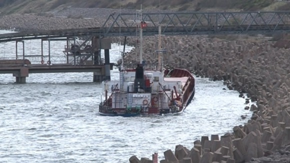The cargo ship at Llanddulas