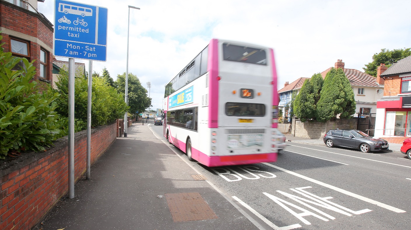 Rapid Transit bus lanes start operating in west Belfast UTV ITV News