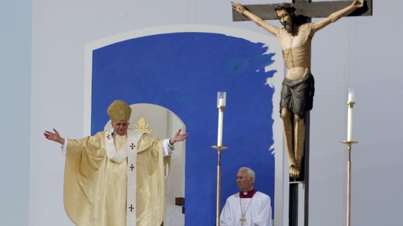 Open-air mass on the Islinger field near Regensburg in September 2006