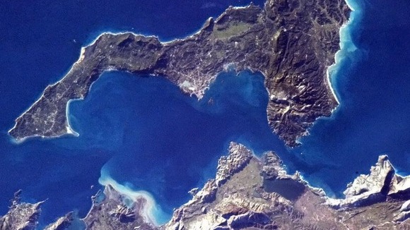 Commander Hadfield tweeted this picture with the caption "Seven billion hearts, but I can see only one"